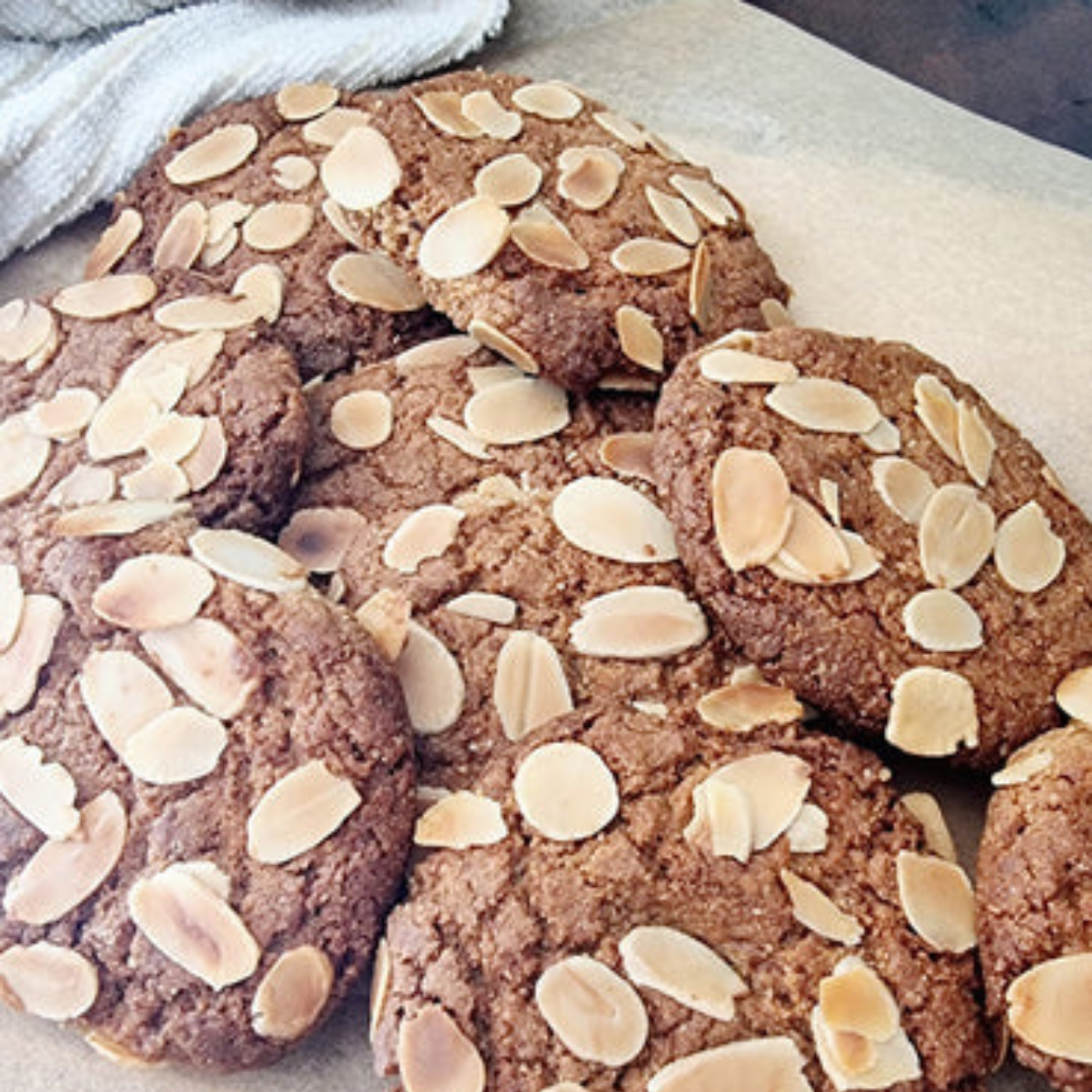 HEALTHY VEGAN ALMOND COOKIES